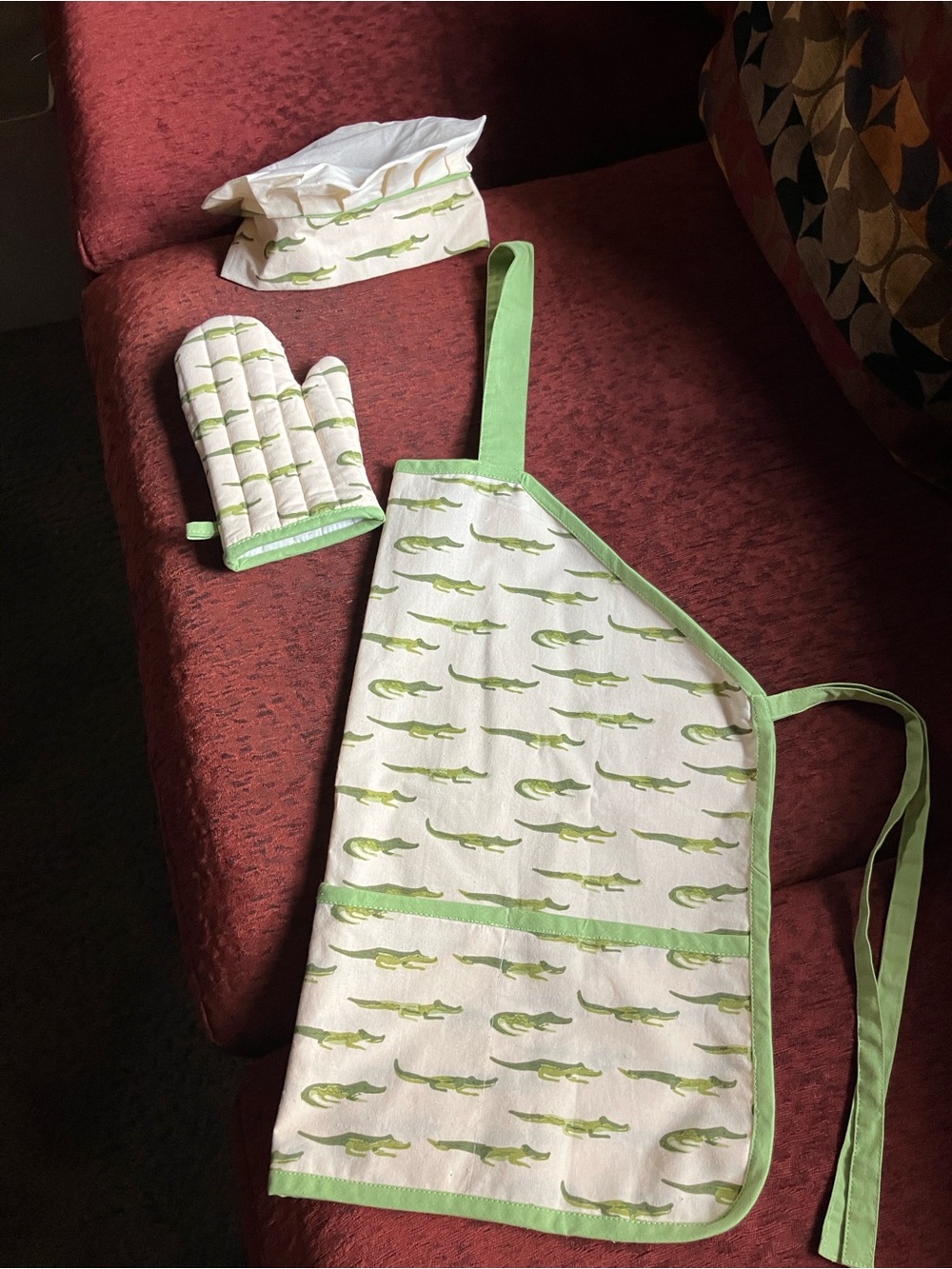 Green Alligator Print Apron, Oven Mitt & Chef Hat Set - Home Party Supplies